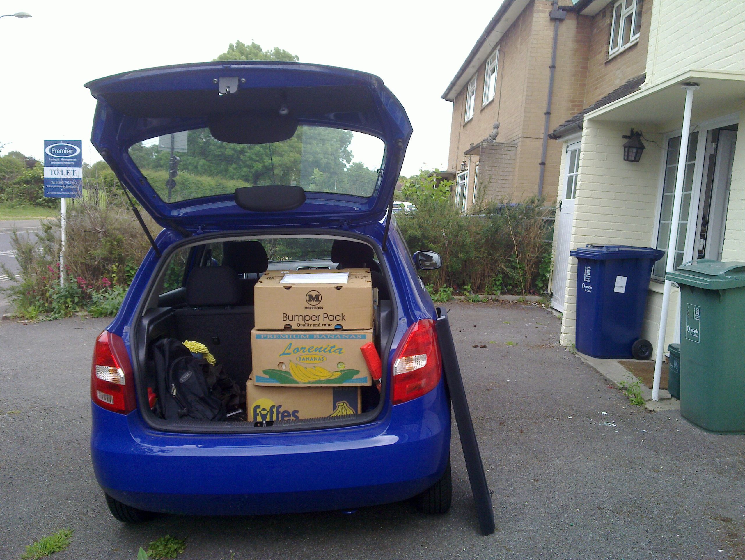 Isis, Ruth and JTA's car, laden with boxes.