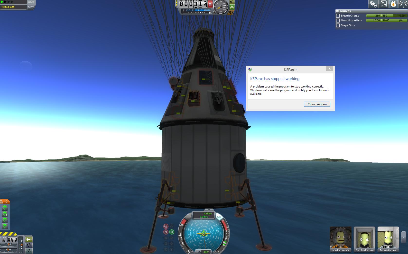Kerbal Space Program crashes right before landing a craft.