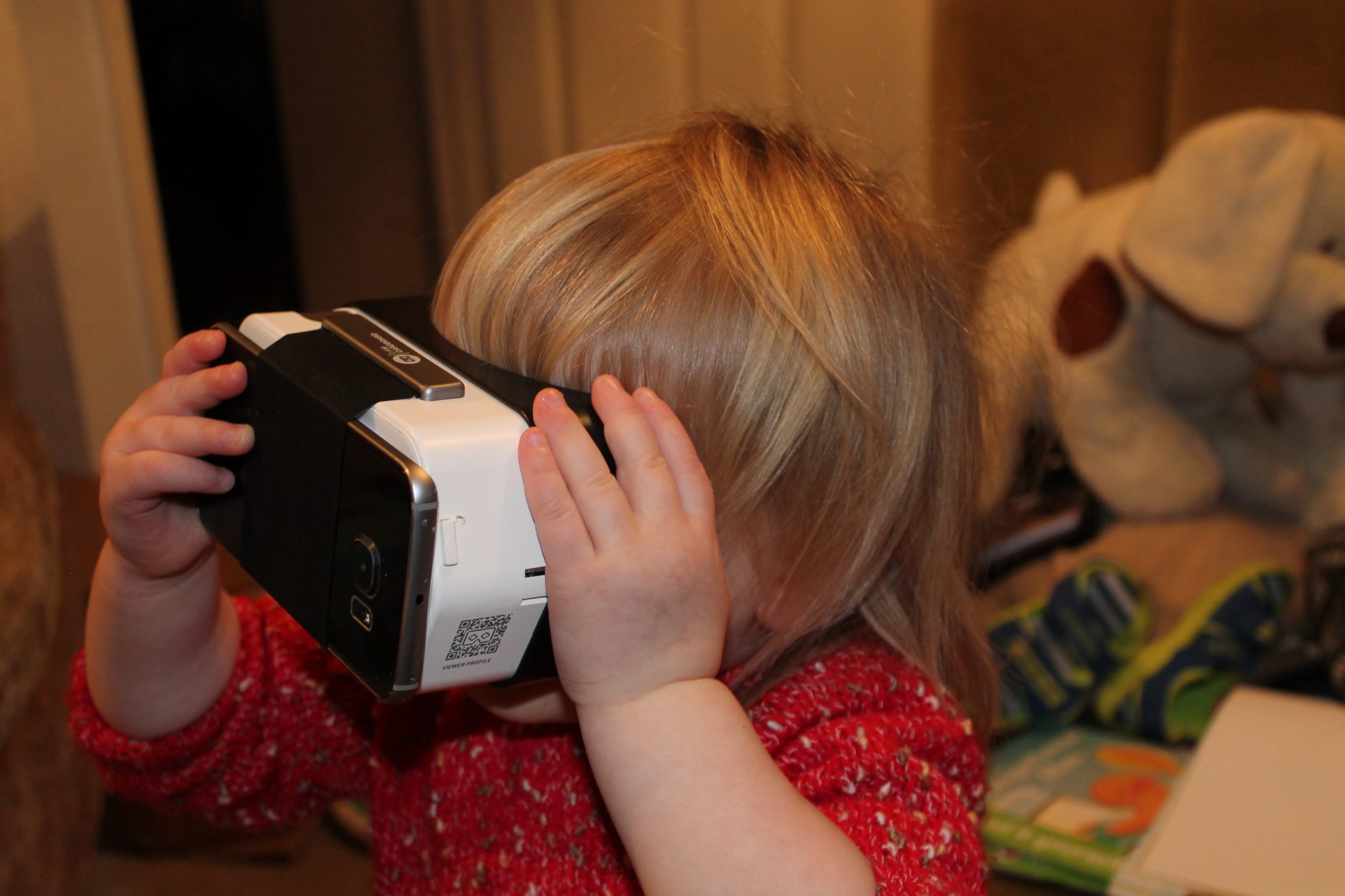 Annabel plays with a Google Cardboard with a Samsung Galaxy S6 Edge attached.