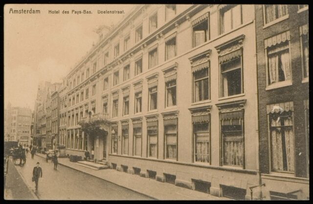 Hotel des Pays-Bas, Nieuwe Doelenstraat 11 (1910 photo), showing large windows.