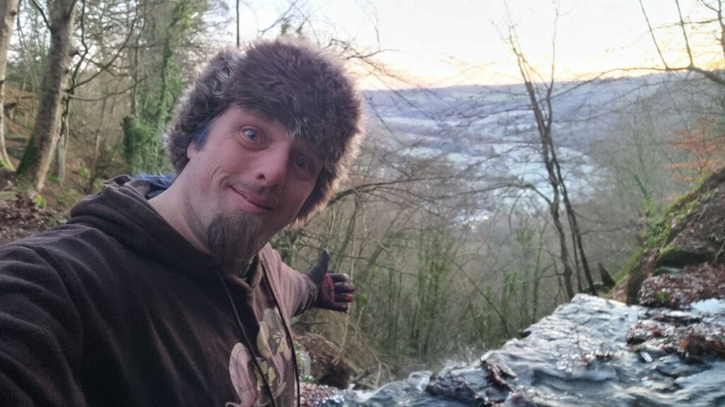 [Checkin] Dan Q found GC39NPC Cleddon shoots and falls